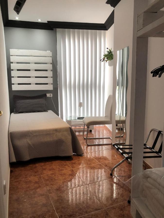 Apartamentos Los Angeles Alcaniz Exterior foto