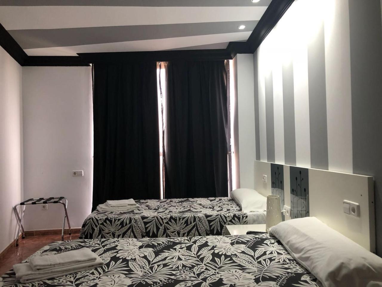 Apartamentos Los Angeles Alcaniz Exterior foto